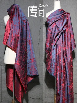 Тъмно червена реколта жаккардовая плат с насипни текстура, плиссированная яке, Дизайнерски трансформация на плат за дрехи и Рокли